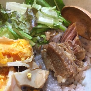 豚の角煮の残りで角煮玉丼